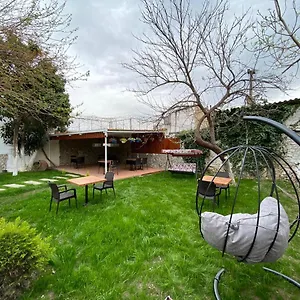 Düsseldorf Pansiyon Kuşadası Oda ve Kahvaltı